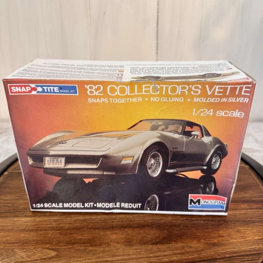 Monogram 1982 Vette Model Kit 1/24 Silver Snap Tite Corvette 1414 Parts